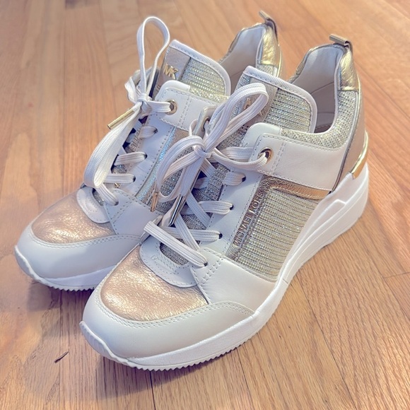 Michael Kors Georgie Gold Lurex Wedge Sneakers size 7 - Picture 1 of 13